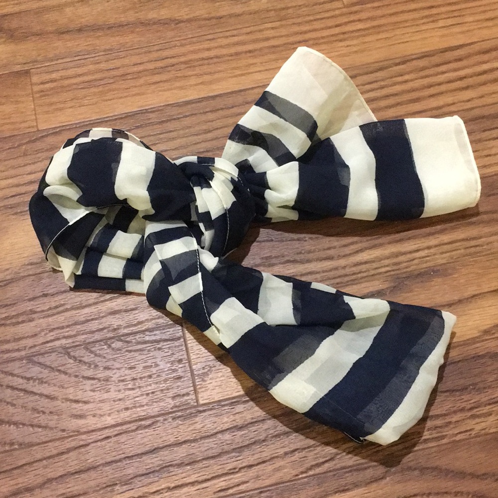 Striped Scarf - Picture 4 of 4